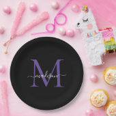 Zwart Paarse Violet Monogram Modern Elegant Script Papieren Bordje (Feest)
