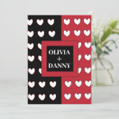 Zwart Rood Wit Harten Patroon Moderne Bruiloft Kaart (Staand voorkant)