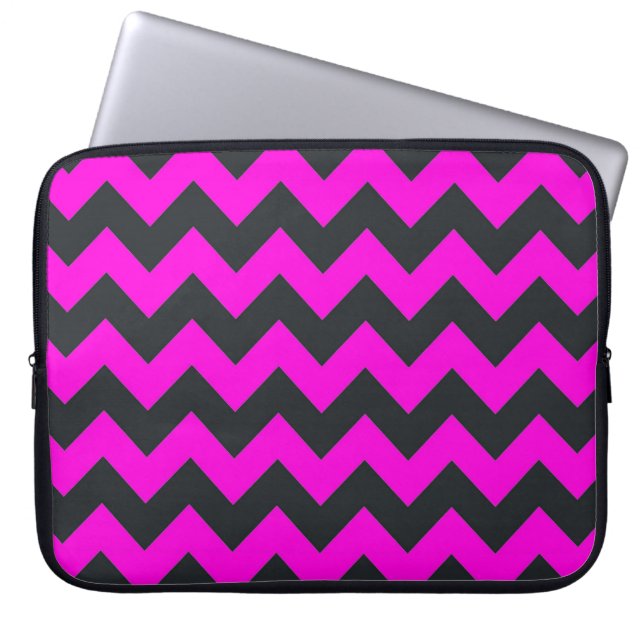 Zwart roze chevron patroon laptop sleeve (Voorkant)