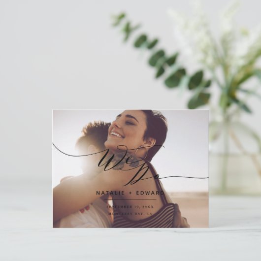 Zwart script dat we elegante trouwfoto maken briefkaart (Staand voorkant)