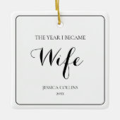 Zwart Script Eenvoudig Elegante Eerste Kerstvrouw Keramisch Ornament (Voorkant)