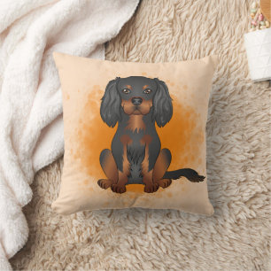 Zwart & Tan Cavalier King Charles-hond op oranje Kussen