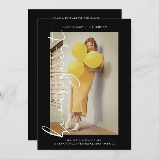 Zwart Trendy Foto Wees onze gast Eenvoudig Afstude Kaart (Voorkant / Achterkant)