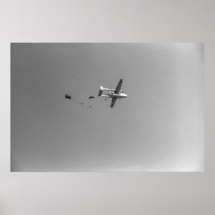 Zwart-wit 1968 Paratroopers Jumping Plane Poster