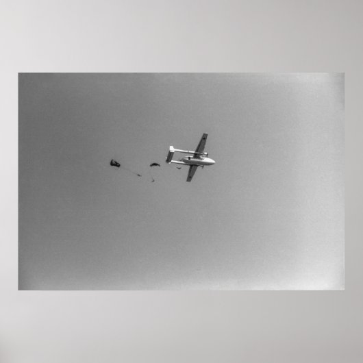 Zwart-wit 1968 Paratroopers Jumping Plane Poster (Voorkant)