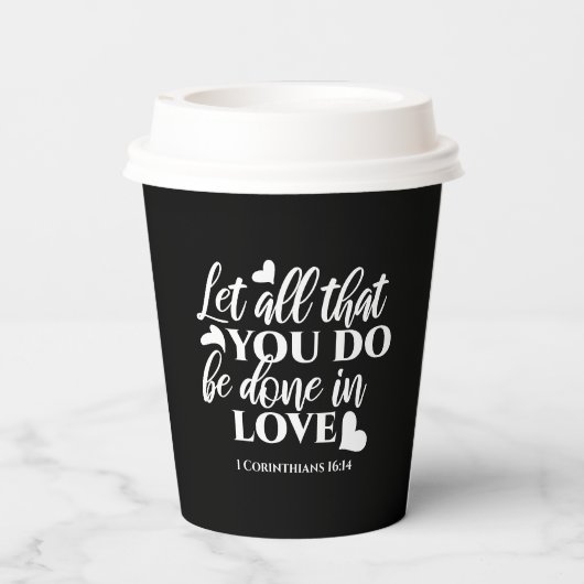 Zwart-wit 1 Korintiërs 16:14 Bijbelvers Papieren Bekers (Achterkant)