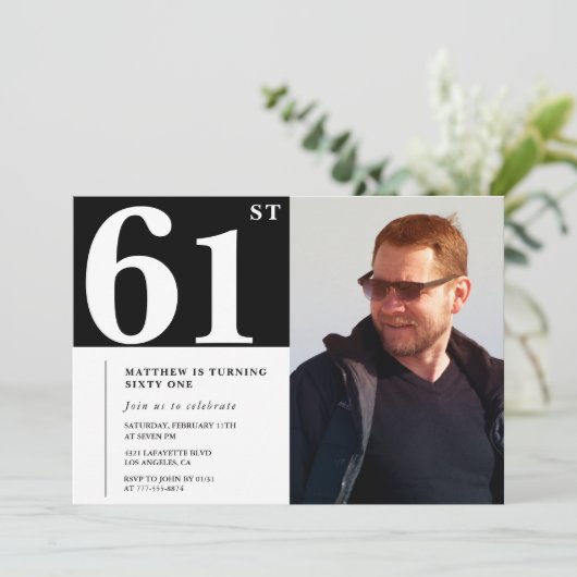 Zwart-wit 61e verjaardag Uitnodigingen Foto (Staand voorkant)