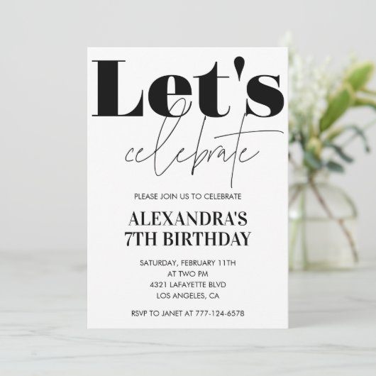 Zwart-wit 7e verjaardag uitnodiging Modern (Staand voorkant)