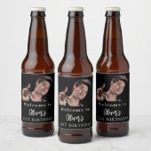 Zwart wit aangepaste foto welkom verjaardag bier etiket (Flessen)