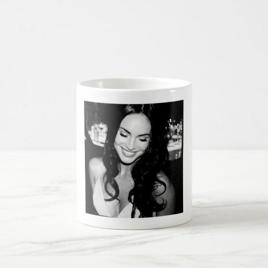 Zwart-wit afbeelding van Megan Fox Koffiemok (Center)