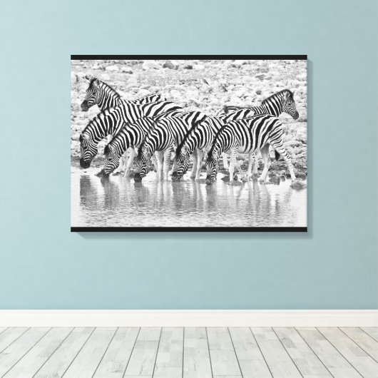 Zwart wit afrikaans Zebra groepering verpakt canva Canvas Afdruk (Insitu (Houten vloer))