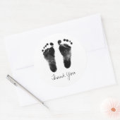 Zwart-wit Baby Footprints Ronde Sticker (Envelop)