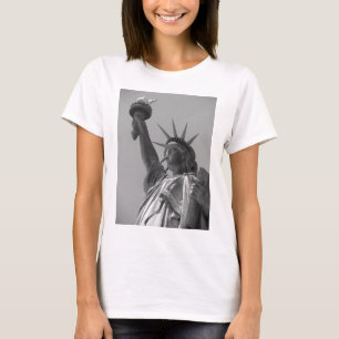 Zwart-wit beeld van de Liberty New York City T-shirt