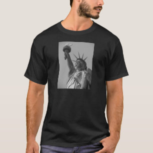 Zwart-wit beeld van de Liberty New York City T-shirt