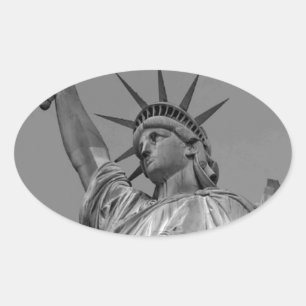 Zwart-wit beeld van de Vrijheid New York Ovale Sticker