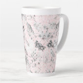 Zwart-wit behang met een prachtig blad de latte mok (Rechterhoek)