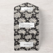 Zwart-wit Bloemen en Veren Bruiloft All In One Uitnodiging (Buitenkant)