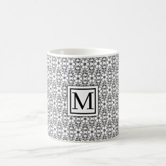 Zwart-wit bloemenpatroon Monogram Mok