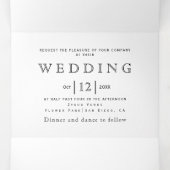 Zwart-wit bloemig lijst met initialen bruiloft drieluik uitnodiging (Binnenkant midden)