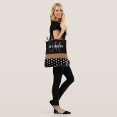 Zwart Wit Bruin Monogram Script Polka Dots Draagtas (Op model)