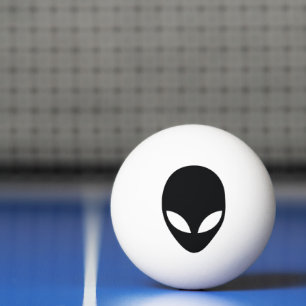 Zwart-wit buitenaards hoofd pingpongballen