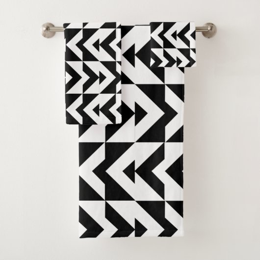 Zwart-wit Chevron geometrisch patroon Bad Handdoek (Insitu)
