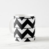 Zwart-wit chevron streep zigzagpatroon koffiemok (Voorkant links)