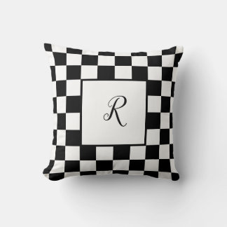 Zwart-wit dambordpatroon met monogram kussen