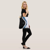 Zwart Wit en Blauw Moderne Curven met Monogram Draagtas (Op model)