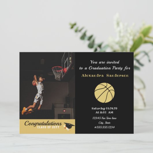 Zwart Wit en Goud Basketbal afstuderen Kaart (Staand voorkant)