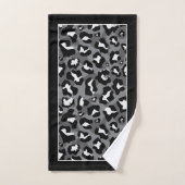 Zwart, wit en grijs luipaardprint en monogram bad handdoek (Handdoek)