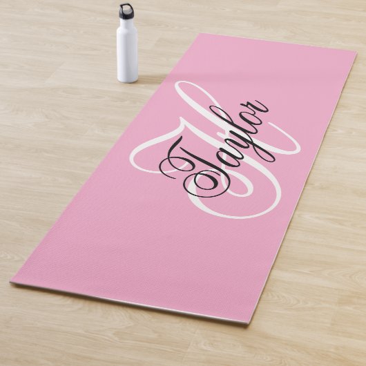 Zwart-wit Fancy Monogram Roze Yogamat (In situ)