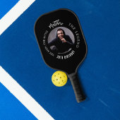 Zwart wit foto man myth legende pickleball paddle