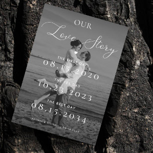 Zwart-wit foto onze liefdesgeschiedenis tijdlijn b save the date