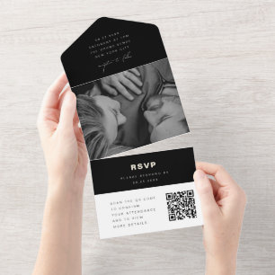 Zwart-wit foto QR-code RSVP modern huwelijk All In One Uitnodiging