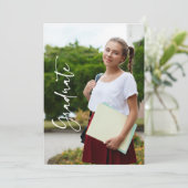 Zwart-wit foto script afstudeer aankondiging (Staand voorkant)