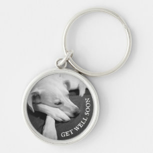 Zwart-wit foto van een mooie hond slapen sleutelhanger