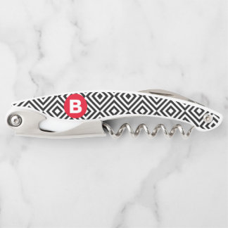 Zwart-wit geometrisch patroon met rode monogram kurkentrekker