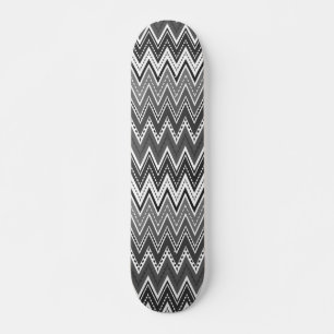 Zwart-wit geometrisch zigzagpatroon skateboard