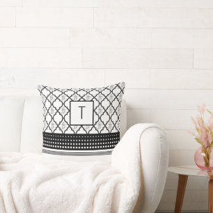 Zwart-wit gepatterd monogram kussen