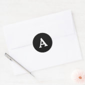 Zwart-wit gepersonaliseerd monogram envelop ronde sticker (Envelop)