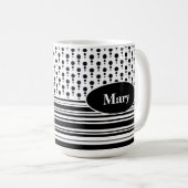 Zwart-wit gepersonaliseerde dotpatronen & strepen koffiemok (Voorkant rechts)