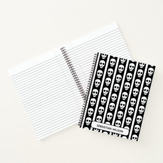 Zwart-wit Halloween Skull Pattern Monogram Notitieboek (Binnen)