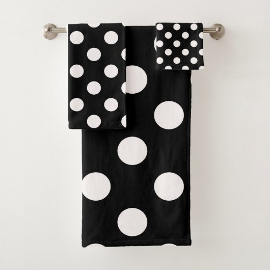 Zwart Wit Halve Kleur Split Inverse Polka Dots Bad Handdoek (Insitu)