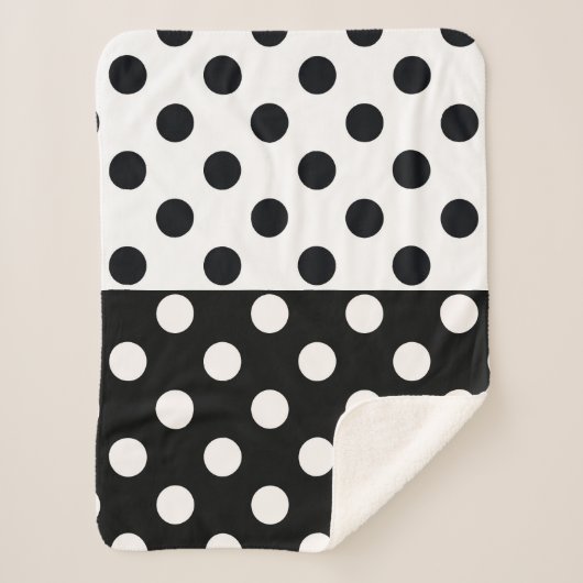 Zwart Wit Halve Kleur Split Inverse Polka Dots Sherpa Deken (Voorkant)