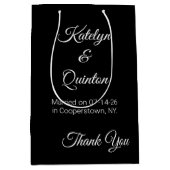 Zwart & Wit in Elegantie: Bruiloft Medium Cadeauzakje (Voorkant)