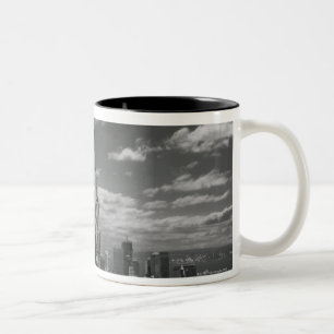 Zwart-wit landschap in New York City skyline Tweekleurige Koffiemok