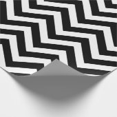 Zwart-wit Medium Size Chevron Stripes Cadeaupapier (Hoek)