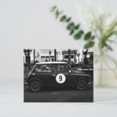 Zwart-wit mini Cooper auto nummer 9 briefkaart (Staand voorkant)