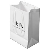 Zwart Wit Minimalistisch Modern Monogram Elegant Medium Cadeauzakje (Voorkant Gekanteld)
